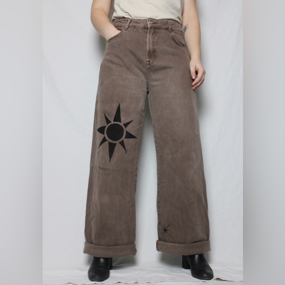 Wide Leg High Rise Brown Jeans with black sun design - Picture 9 of 10